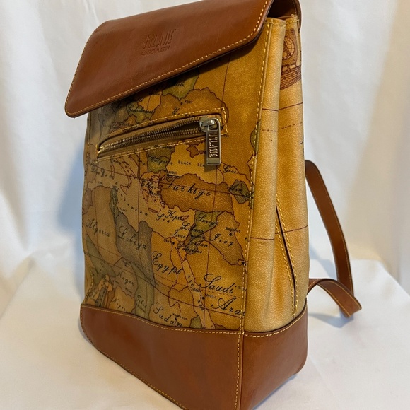 ALVIERO MARTINI 1A Classe Geo Collection Leather Flap Magnetic Closure Backpack
